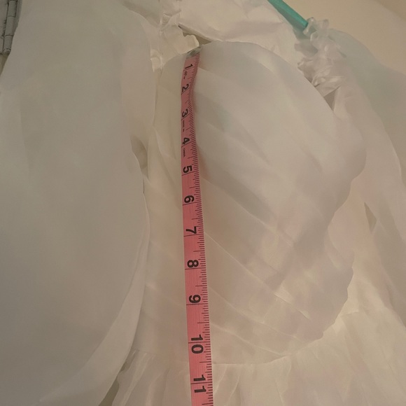 Hebeos Organza Ruched Bodice Puff Sleeve Ballgown Wedding Dress in Size 2 - Picture 5 of 9